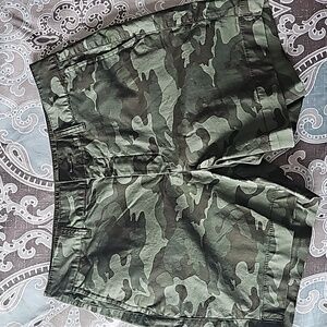 Old Navy Womens Camoflauge size 4 shorts